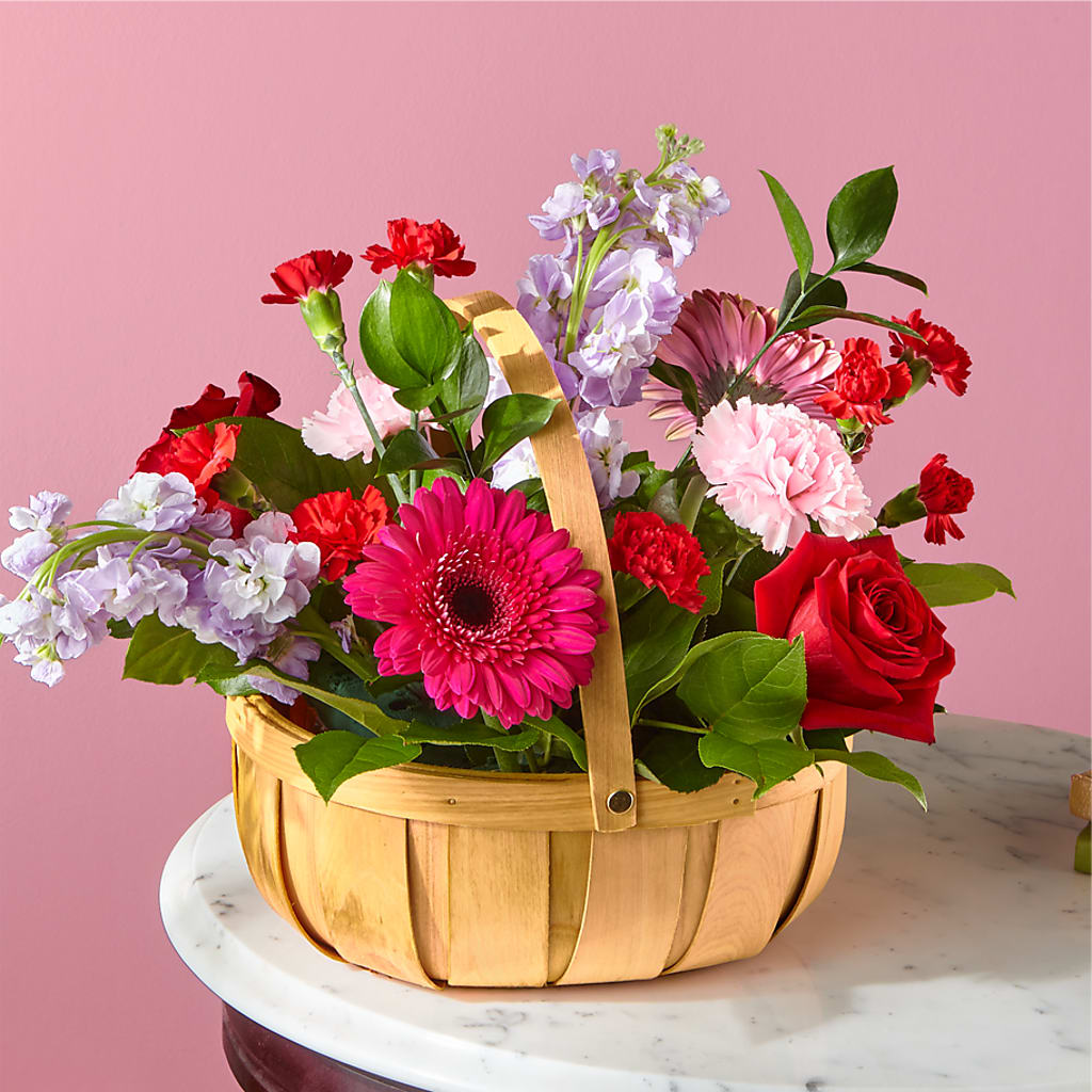Pink Picnic Basket – Sandelas Flower Shop, Chicago IL