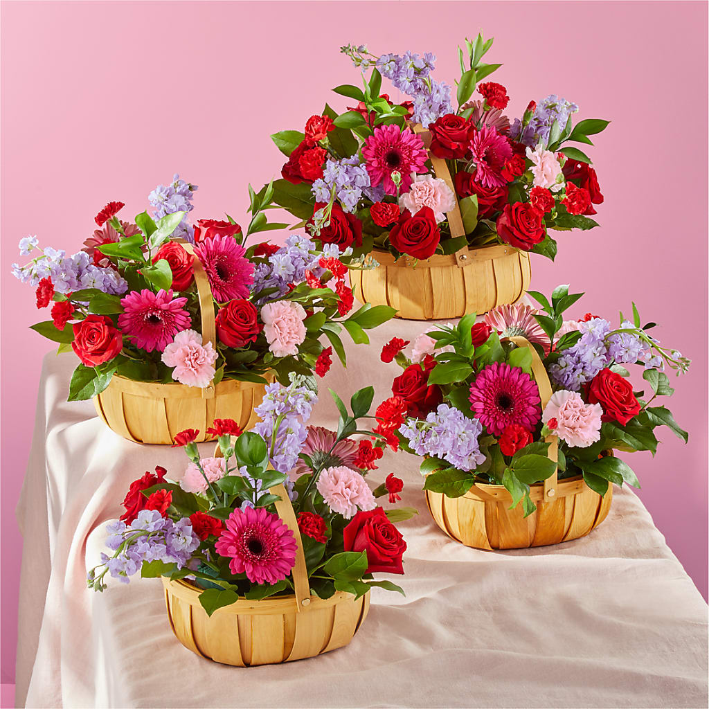 Pink Picnic Basket – Sandelas Flower Shop, Chicago IL