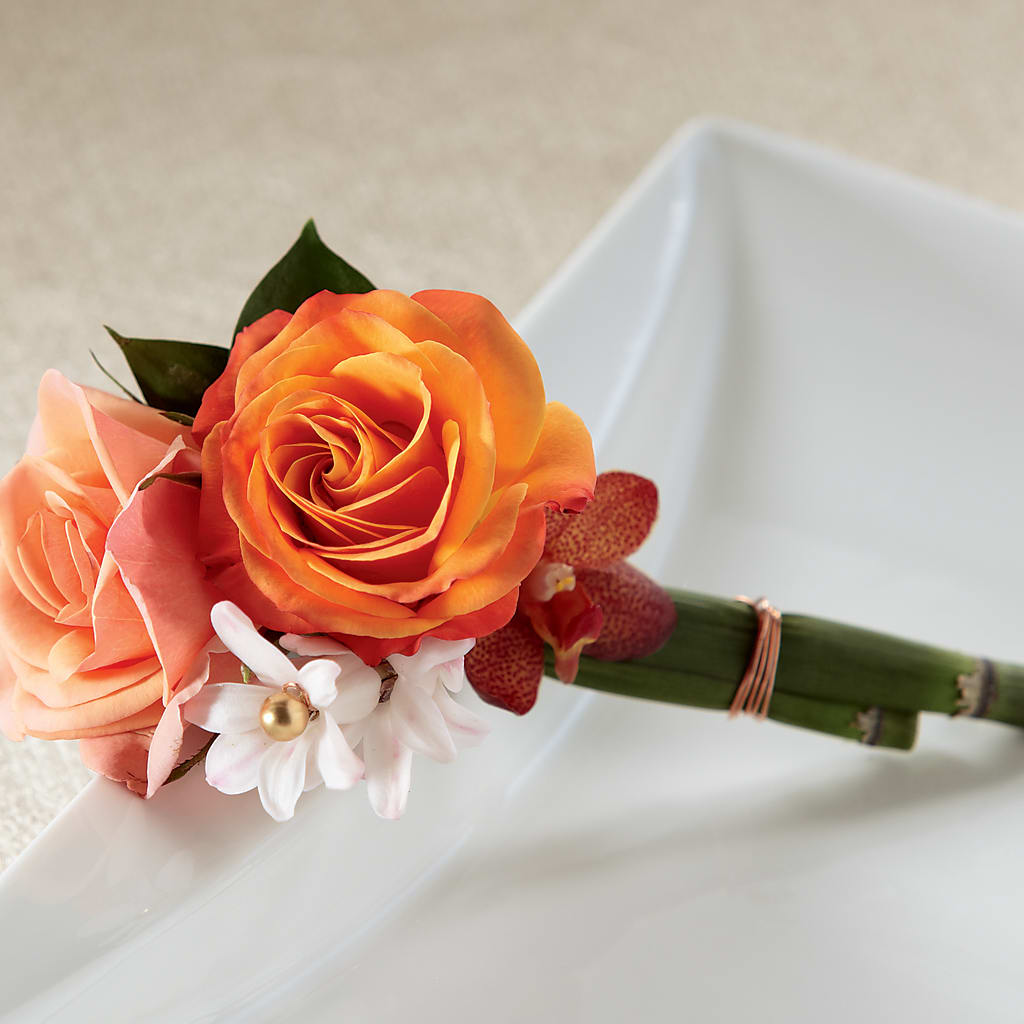 Sunset Dream Boutonniere – Sandelas Flower Shop, Chicago IL