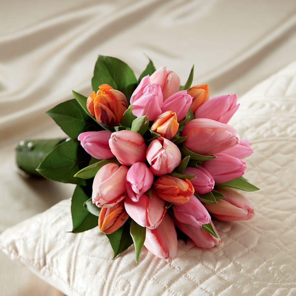 Embraceable Bouquet – Sandelas Flower Shop, Chicago IL