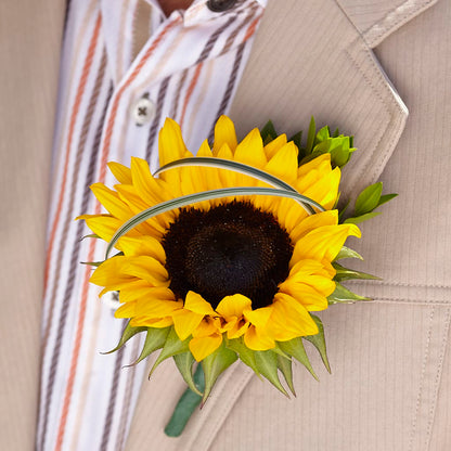 Free Spirit Boutonniere –  Sandelas Flower Shop, Chicago IL